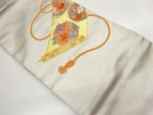 金駒刺繍巻物に牡丹・菖蒲・菊模様名古屋帯
